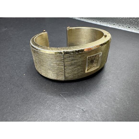 Vtg Sheffield Watch Cuff Bracelet Gold Tone Women\'s Swiss Made Shock Resistant
